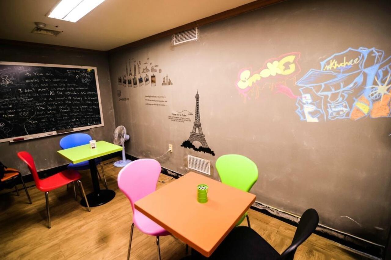 Kimchee Sinchon Guesthouse Seoul Bagian luar foto