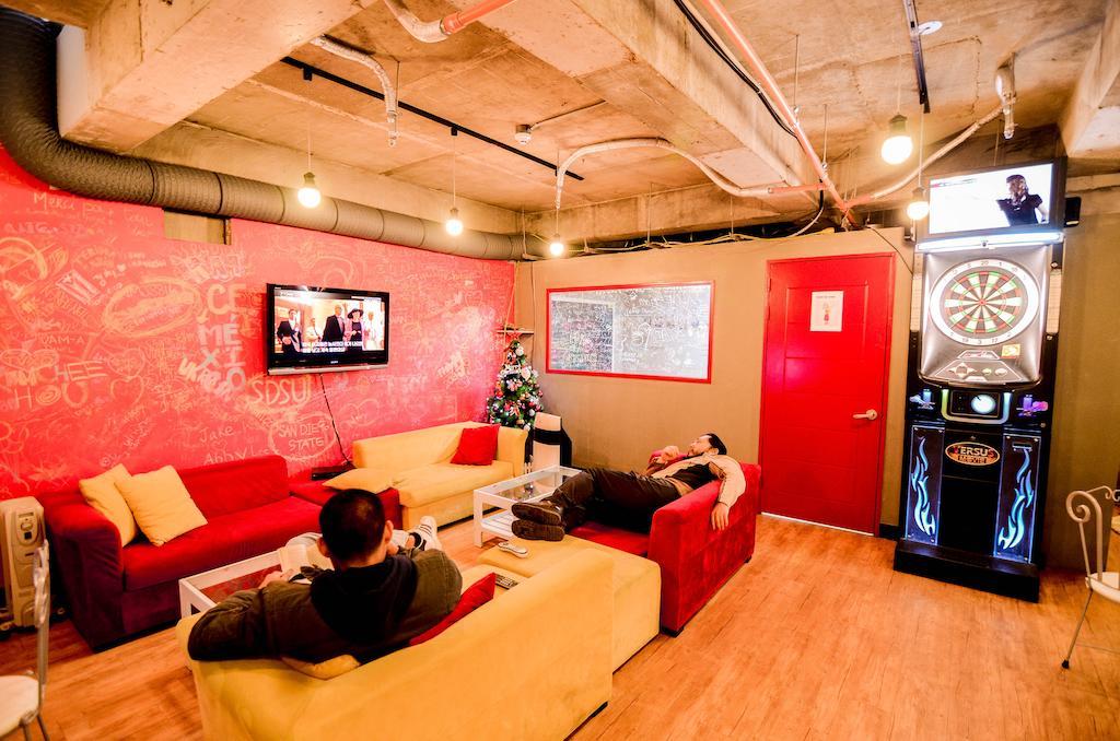Kimchee Sinchon Guesthouse Seoul Bagian luar foto