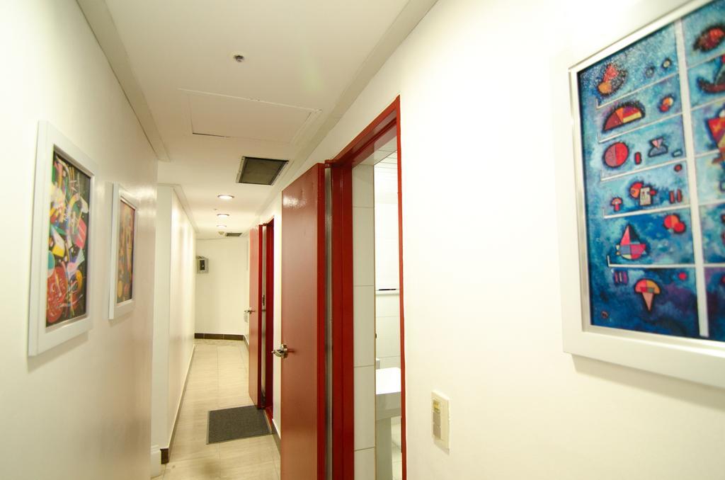 Kimchee Sinchon Guesthouse Seoul Bagian luar foto
