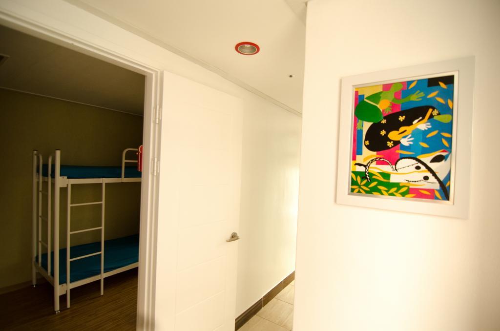 Kimchee Sinchon Guesthouse Seoul Bagian luar foto