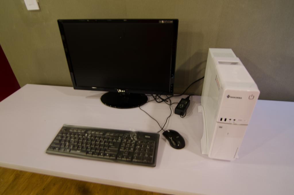 Kimchee Sinchon Guesthouse Seoul Bagian luar foto