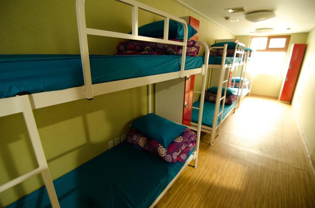 Kimchee Sinchon Guesthouse Seoul Ruang foto