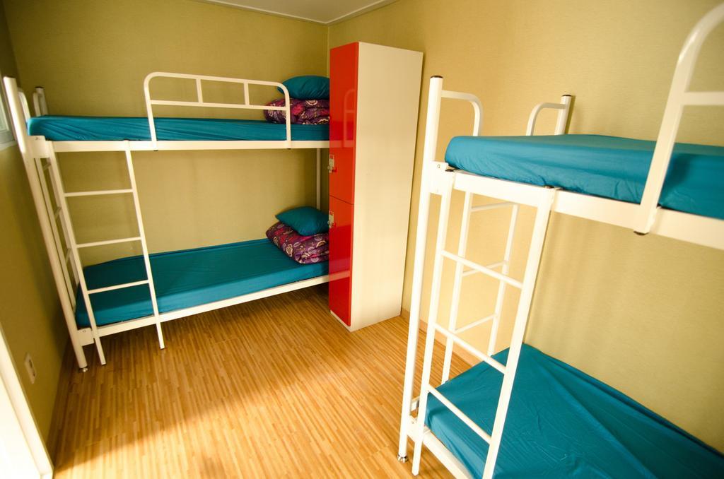 Kimchee Sinchon Guesthouse Seoul Ruang foto