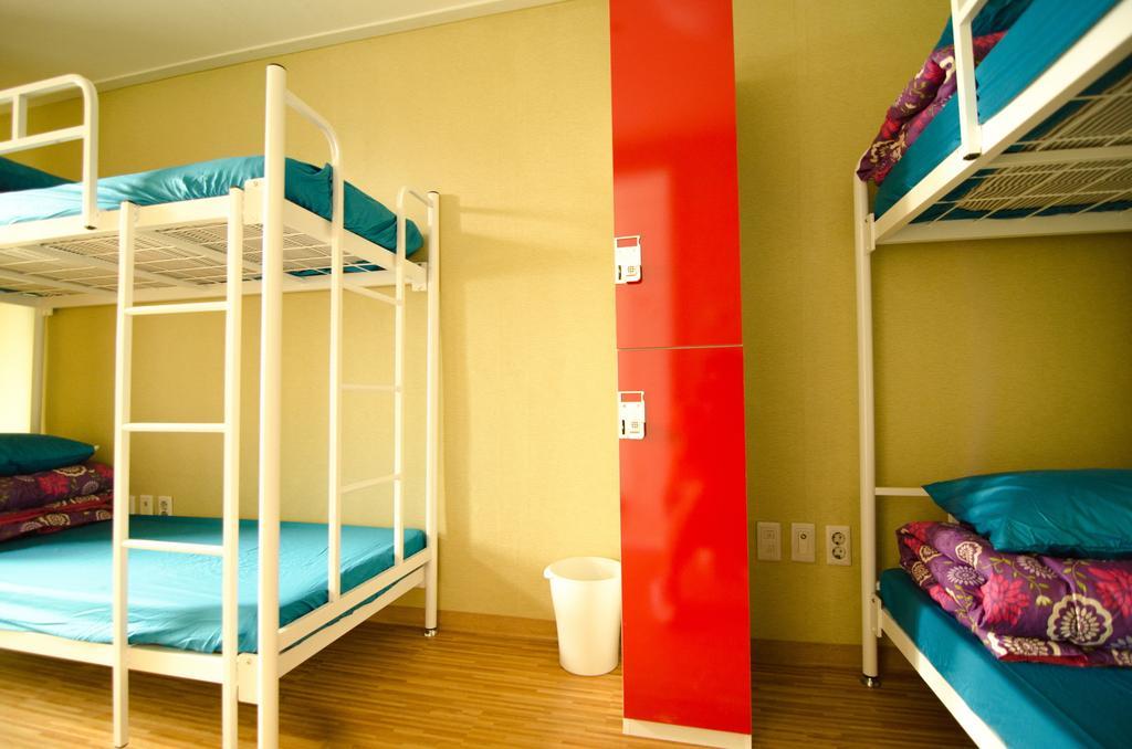 Kimchee Sinchon Guesthouse Seoul Ruang foto