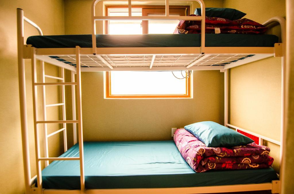 Kimchee Sinchon Guesthouse Seoul Ruang foto