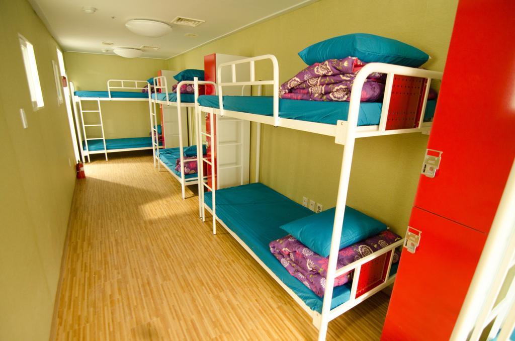 Kimchee Sinchon Guesthouse Seoul Ruang foto