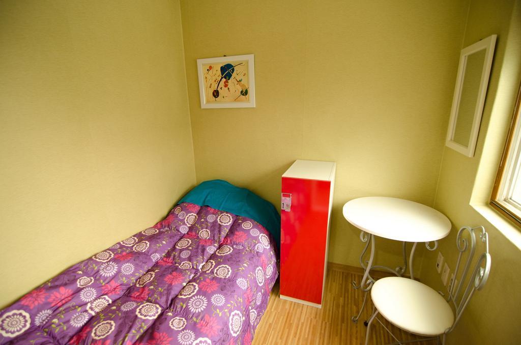 Kimchee Sinchon Guesthouse Seoul Ruang foto