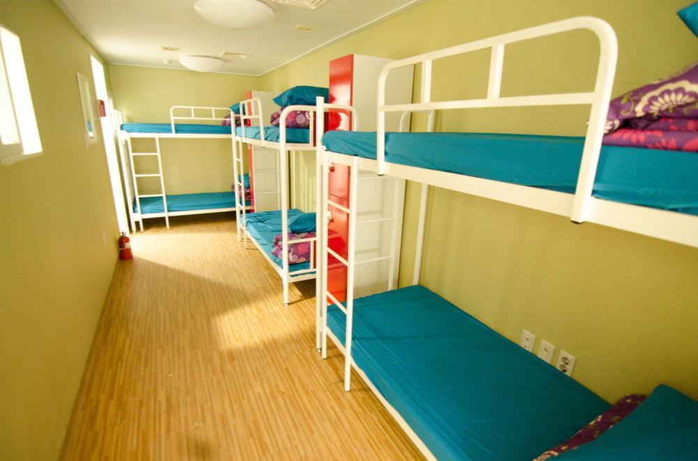 Kimchee Sinchon Guesthouse Seoul Bagian luar foto
