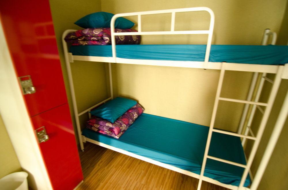 Kimchee Sinchon Guesthouse Seoul Bagian luar foto
