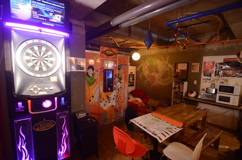 Kimchee Sinchon Guesthouse Seoul Bagian luar foto
