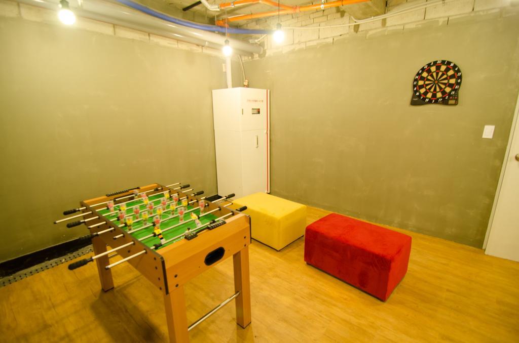 Kimchee Sinchon Guesthouse Seoul Bagian luar foto