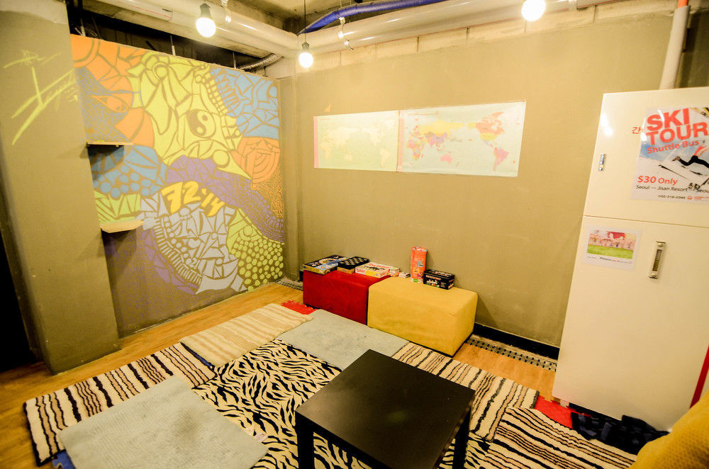 Kimchee Sinchon Guesthouse Seoul Bagian luar foto