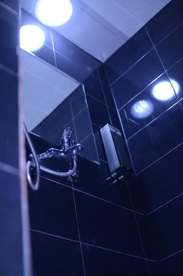 Kimchee Sinchon Guesthouse Seoul Bagian luar foto
