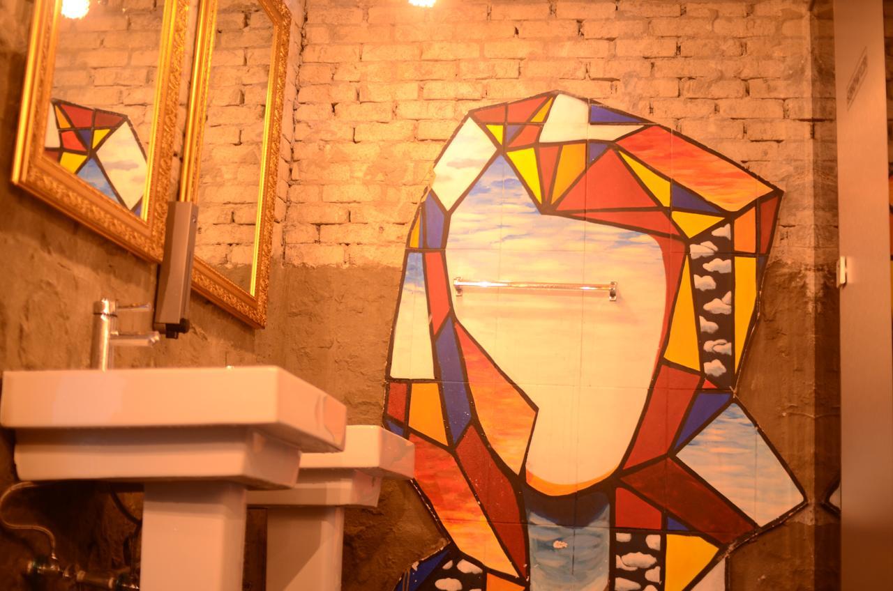 Kimchee Sinchon Guesthouse Seoul Bagian luar foto