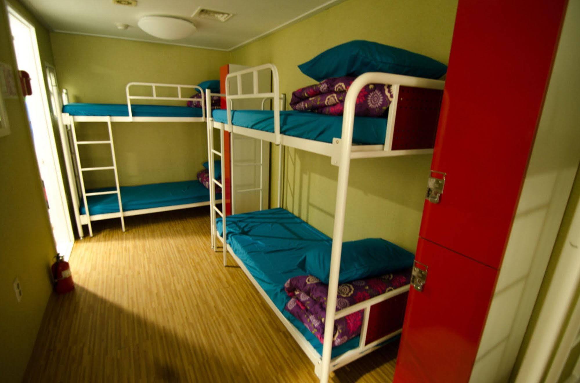 Kimchee Sinchon Guesthouse Seoul Bagian luar foto
